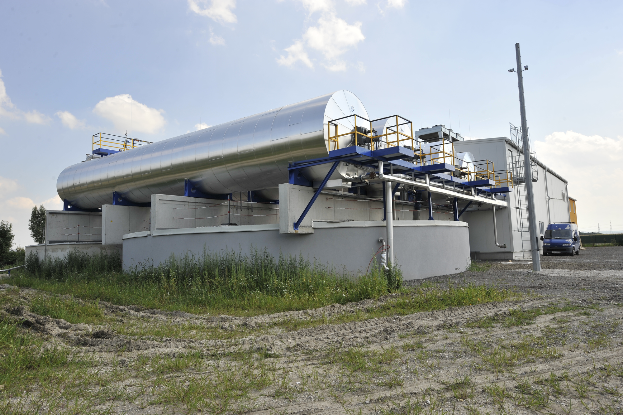 Unsere industrielle Biogas-Anlage in Zwentendorf, Sicht auf die Hauptfermenter (Ansicht von Nord-West)